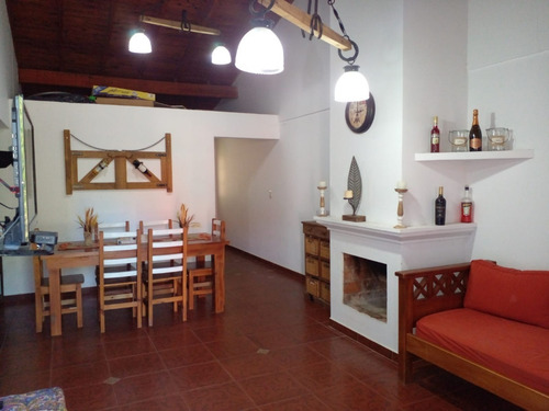 V224- Vende Casa 5 Ambientes