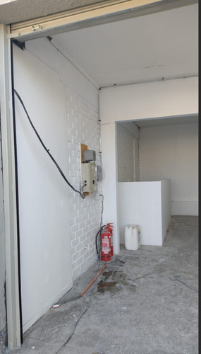 Arriendo Local Comercial, Cercano Metro Irarrázaval.