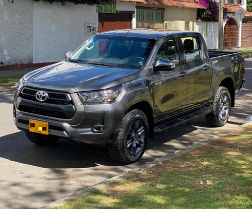 Toyota Hilux 2.4 mecánica diésel