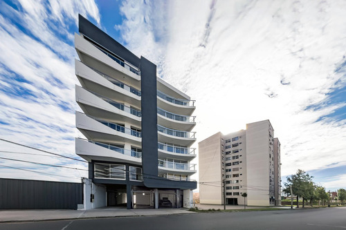 Venta/permuta - Departamento Exclusivo - 2 Habitaciones Con Cochera - Puerto Norte, Rosario.