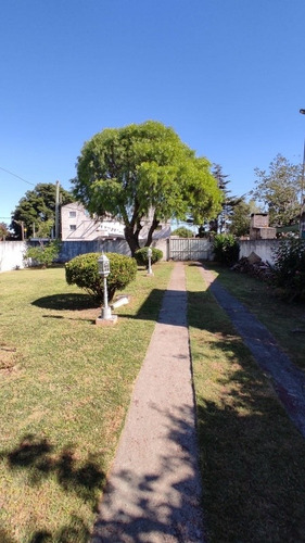 Imagen 2 de 18 de Casa 3 Dormitorios Con 1230 Mts De Terreno Barrio Ideal