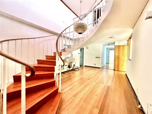 Casa En Venta En Vitacura / Jacques Cazotte