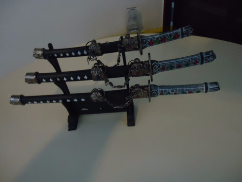 Kit Mini Katana Com 3 Espadas Enfeite Com Suporte Samurai