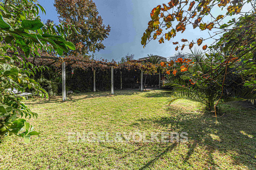 Casa Con Patio En Juan Esteban Montero