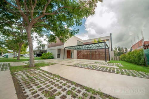 Imagen 6 de 27 de Casa A Estrenar Sobre El Lago - Lagos Del Golf