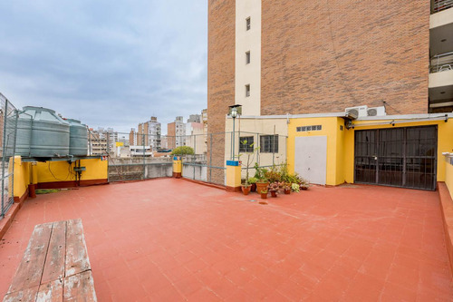 Venta/permuta - Casa Planta Alta, 4 Dormitorios - Centro, Rosario.