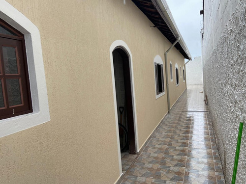 Imagem 1 de 7 de Casa Com 3 Dormitórios,sala, Cozinha, 2 Banheiro, 2 Vaga 813