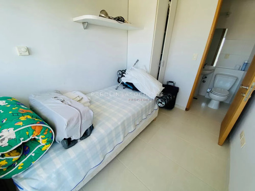 Apartamento En Venta De 3 Dormitorios En Seasons Tower, Punta Del Este.