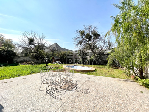 Clásica, Amplios Jardines 5d 3b+servicios