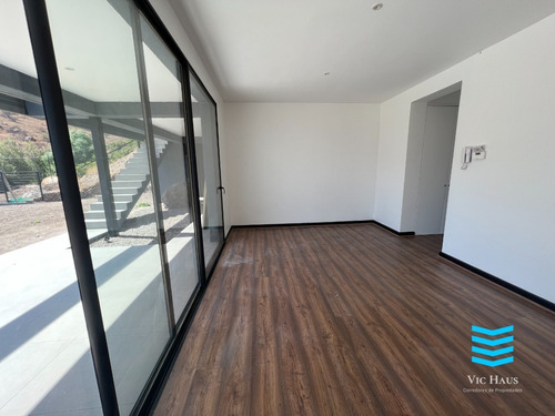 Se Aceptan Ofertas, Moderna Casa Con Gran Diseño