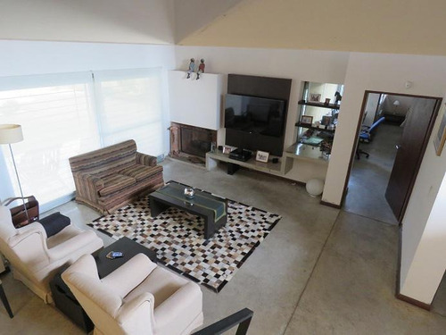 Casa De 4 Dormitorios En Venta - Pileta - Hostal Del Sol - San Eduardo - Aldea
