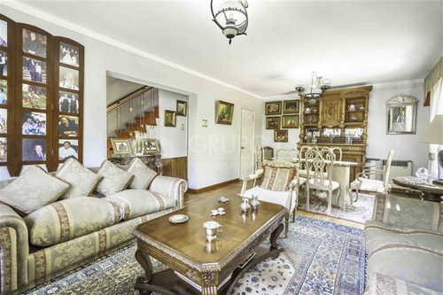 Casa En Venta, 2 Pisos 3 Dorm. En L. Condes Metro Manquehue