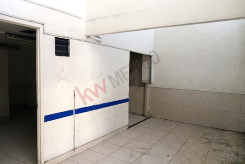 Edificio Con Local En Esquina Sobre Avenida Principal: Calz. Ignacio Zaragoza