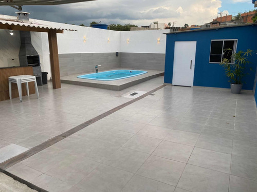 Casa Com Piscina A Venda