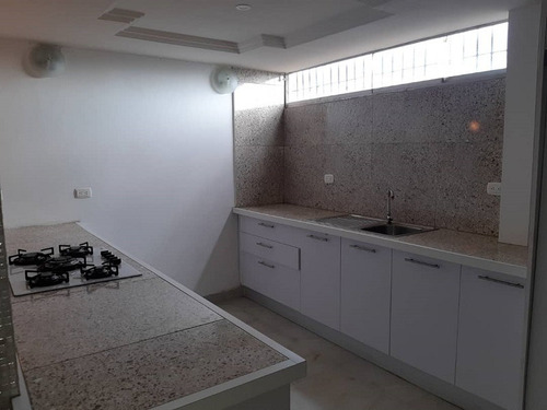 Imagen 3 de 12 de Agradable Town House En Una Zona Fresca Del Valle