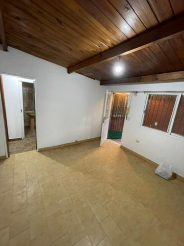 Imagen 2 de 12 de Ph En Venta De 2 Ambientes Con Patio En Sarandi Oportunidad