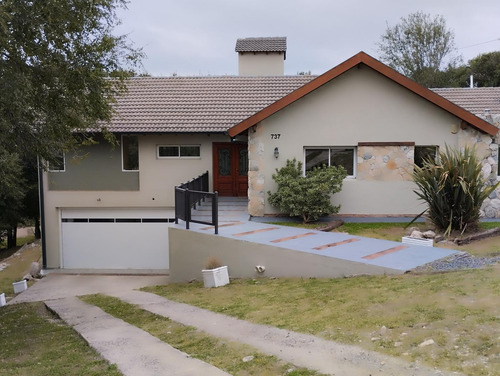 Casa En Las Sierras De Cordoba, Inmejorable Calidad De Construcción Y Distribucion De Ambientes