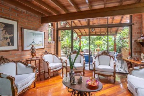 Casa En Venta En Loma De Los Balsos. Cod V16245