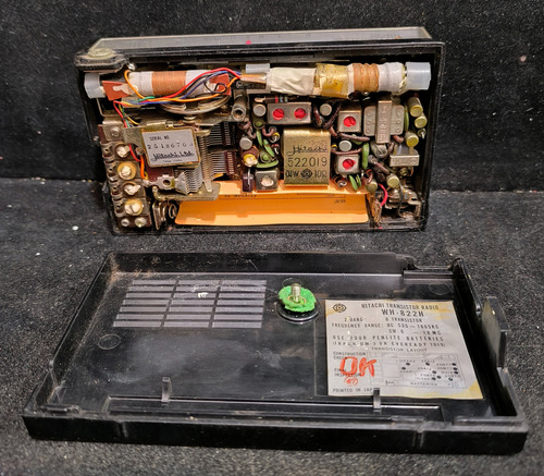Antigua Radio Portátil Hitachi Wh-822h Funda Funcionando (Usado)