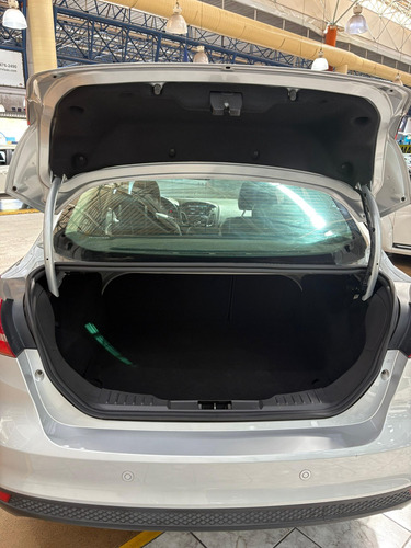 Ford Focus Sedan 2.0 TITANIUM FASTBACK 16V