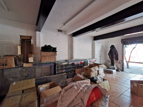 Casa En Esquina Con 430 M2 De Construcción.