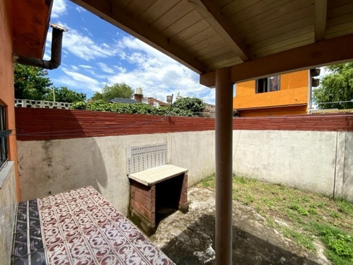 Imagen 5 de 12 de Vendo Casa De 3 Ambientes Con Patio Con Parrilla Y Cochera En Zona Residencial De Mar De Ajo.