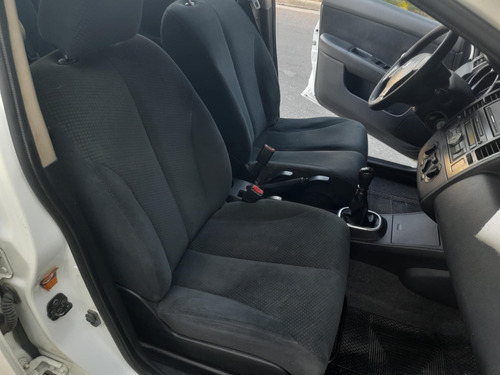 Nissan Tiida 1.8 Visia 5 p
