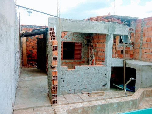 Imagem 3 de 18 de Casa Em Construção No Bairro Rosa Garcia 2 Com Piscina !!! - 1323