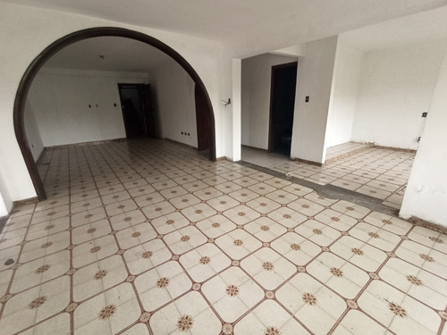 Edificio En Venta En Avda Bolivar, Para Remodelar. (hg)