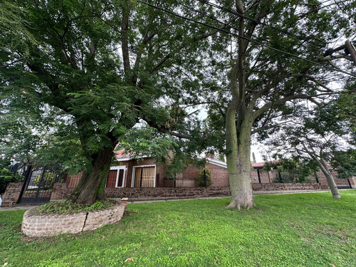 Casa Venta Arguello Amplia 3 Dormitorios Patio Enorme Pileta