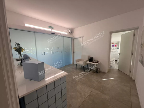 Exclusividad Casa Clinica Comercial Sobre Avenida Importante Avenida