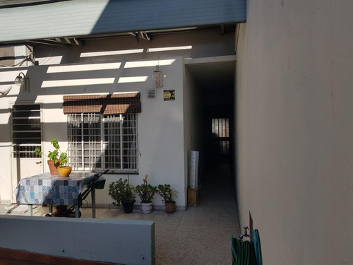 Venta Casa 3 Ambientes Con Patio Y Terraza Más Departamento De 2 Ambientes En Saavedra.