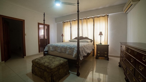 Imagen 13 de 14 de Amplio Y Clasico Apartamento Ubicado En Quisqueya. Piso 4