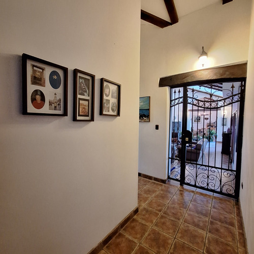 Venta De Casa Remodelada En Loma Real Playa El Ángel Pampatar