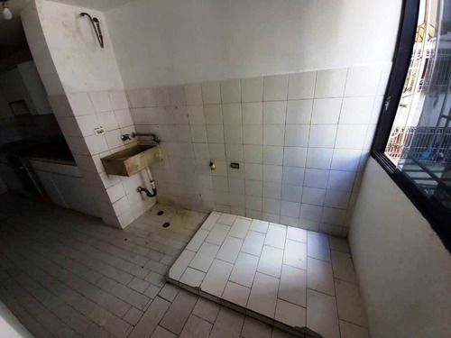 Imagen 6 de 15 de Venta Apartamento La Candelaria, 3habitaciones,2baños,1puesto. Desocupado