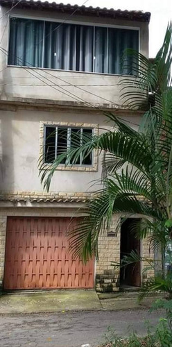 Ela Tem: Garagem Salão E Área Comum Bem Grande. 1 Kitnete