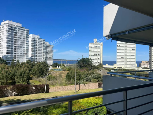 Apartamento En Venta Playa Mansa Parrillero Propio