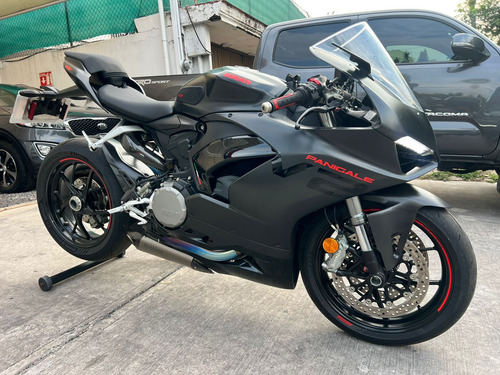 Ducati Panigale V2 Thrilling Black 2024