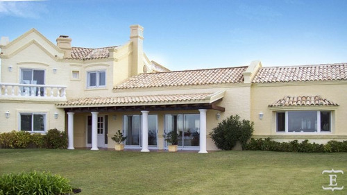 Casa En Alquiler Por Temporada De 4 Dormitorios En Club De Mar