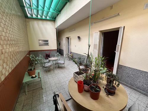 Hermosa Casa 5 Ambientes En Venta *mataderos*