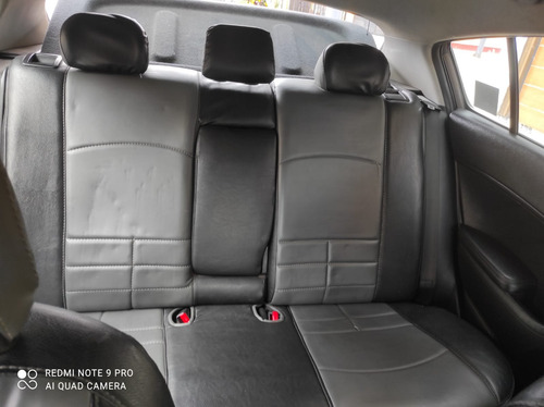 Auto Kia Cerato Hatchbac Color Beige Oscuro