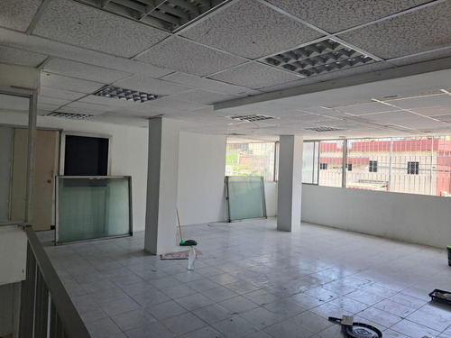 Se Alquila Local Comercial A Pie De Calle En La Av 5 De Julio En Puerto La Cruz, Anzoategui