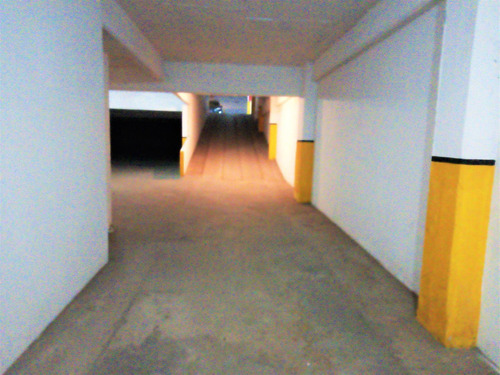 Imagen 12 de 16 de Cochera Bajo Edificio Sobre Calle Irigoyen