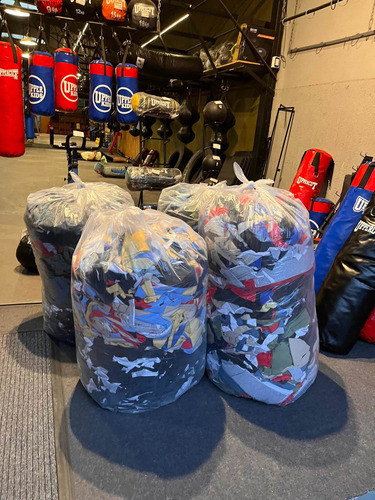Imagen 3 de 4 de Bolsa De Boxeo Rellena +soporte + Guantines+vendas+mosqueton
