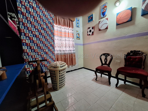 Venta De Casa En La Candelaria Maracay Aragua 25-201 Irr