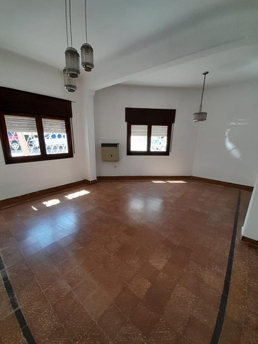 Casa En Venta Alberdi Mas Dpto 2 Dorm