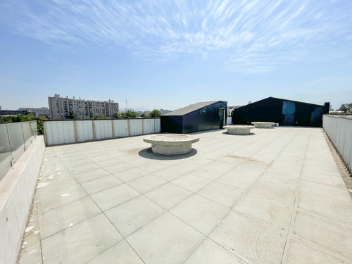 Edificio Industrial Con Bodegas Oficinas Y Terraza