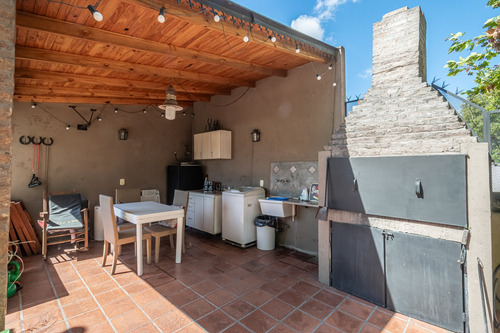 Casa Dúplex 4 Ambientes Venta Flores Con Terraza Y Quincho