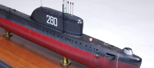 Submarino Nuclear Soviético K-19 - Escala 1:350 Zvezda 9025