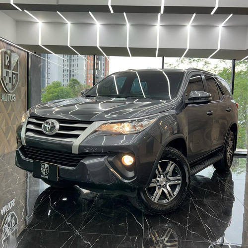 Toyota Fortuner .